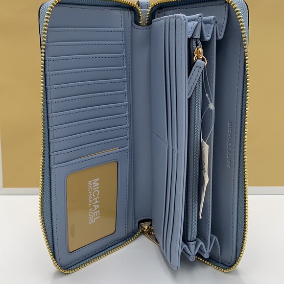 MICHAEL KORS LARGE TRAVEL CONTINENTAL WRISTLET WALLET PALE BLUE COLOR
NWT - Picture 6 of 16